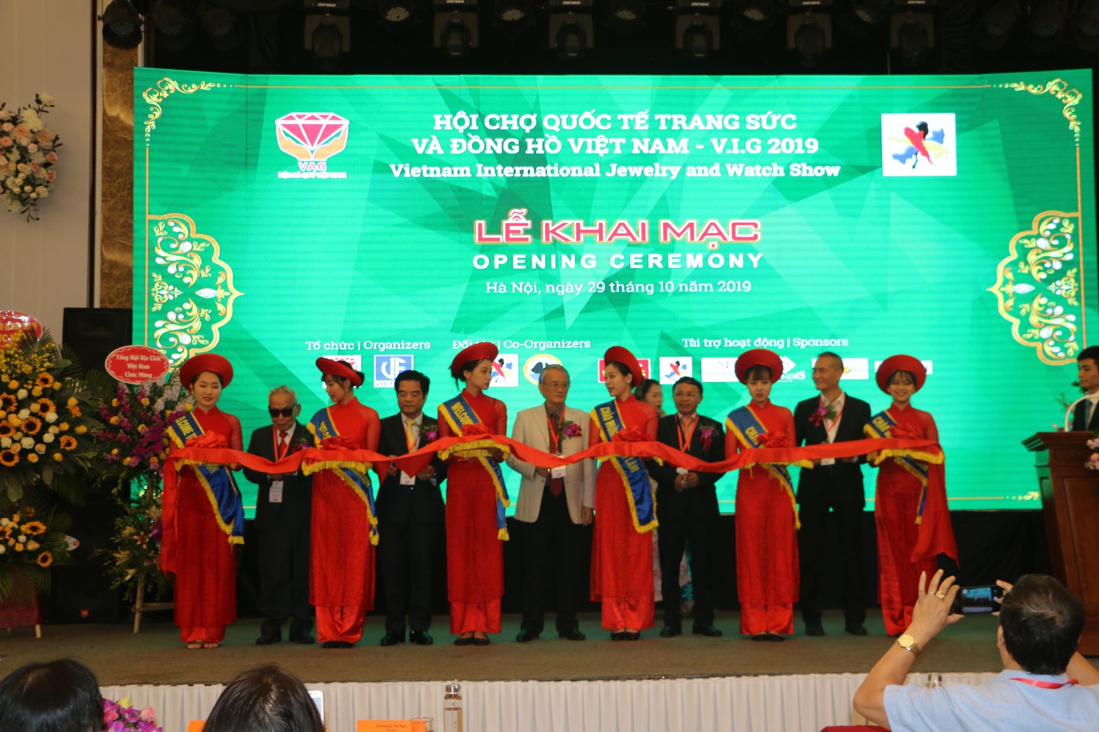 Khai mạc Hội chợ Quốc tế Trang sức và Đồng hồ Việt Nam